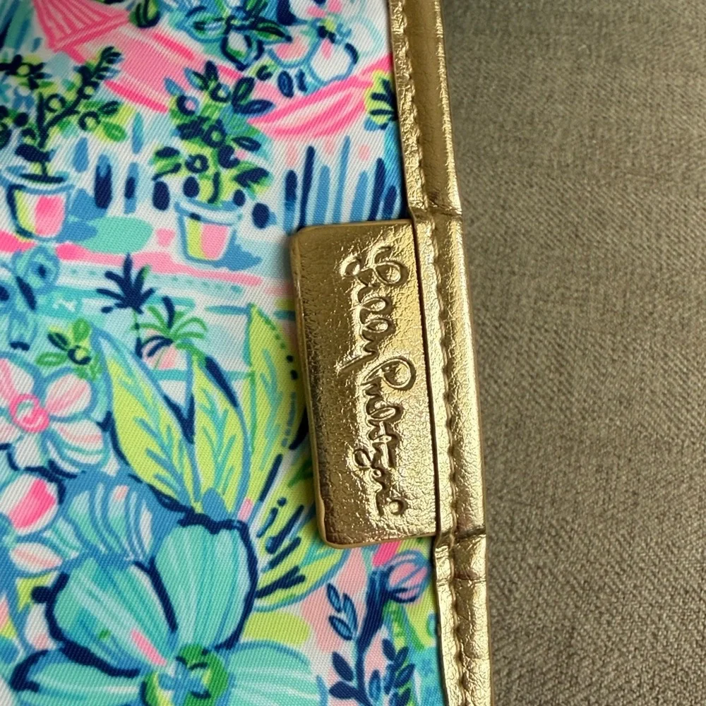 Lilly Pulitzer Lilly’s House Oasis Pouch NWT - Picture 3 of 7